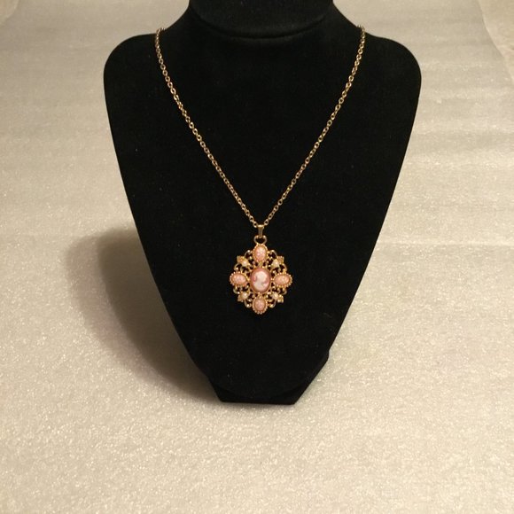 Vintage & lovely Avon cameo necklace - Picture 16 of 16